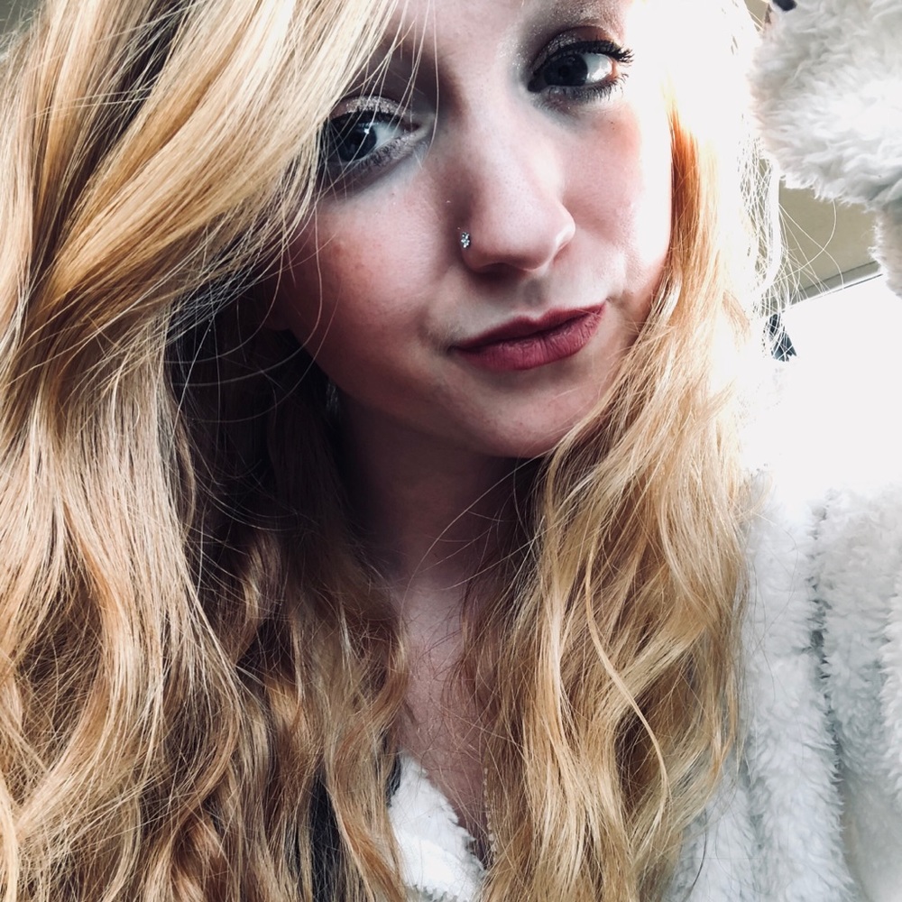 Meet your Posher, Kayla